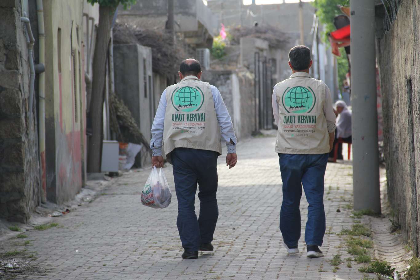 Hope Caravan provides food aid to hundreds of families in southeastern Turkey
